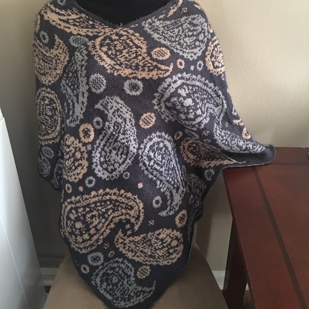 Sweater poncho 2